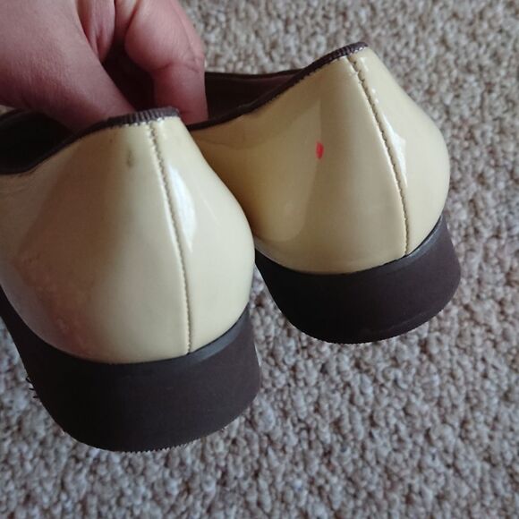 Salvatore Ferragamo beige Patent Leather wedges size 7.5 - Picture 11 of 12